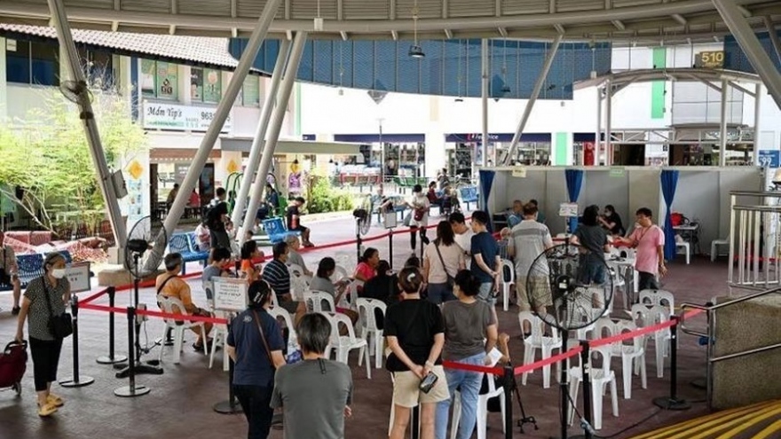 Singapore triển khai đội tiêm chủng di động đối phó làn sóng dịch Covid-19 mới